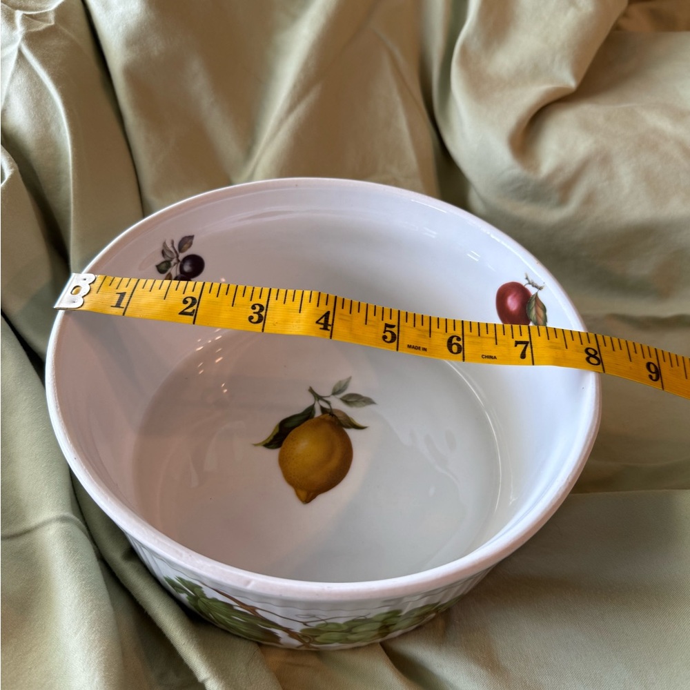 Charming Ceramic Fruit Bowl with Grapevine Design - Picture 3 of 4